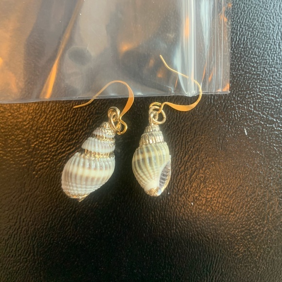 Seashell earrings - Picture 2 of 2